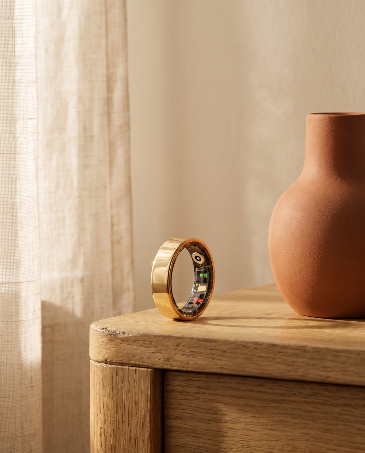 [Gold] Lumo Ring in gold on oak