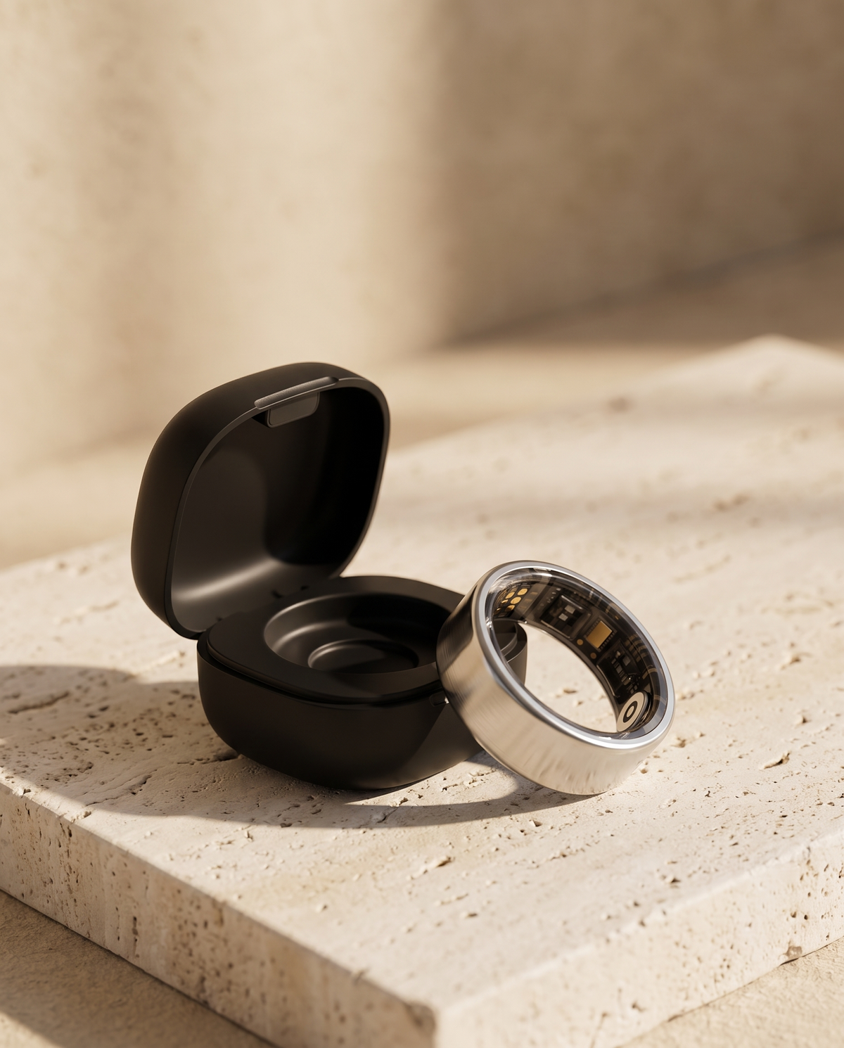 [Silver] Lumo Ring in silver with charging case